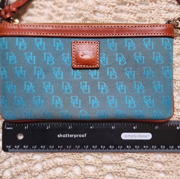 Dooney & Bourke wallet/wristlet New with Tags! - Picture 5 of 8